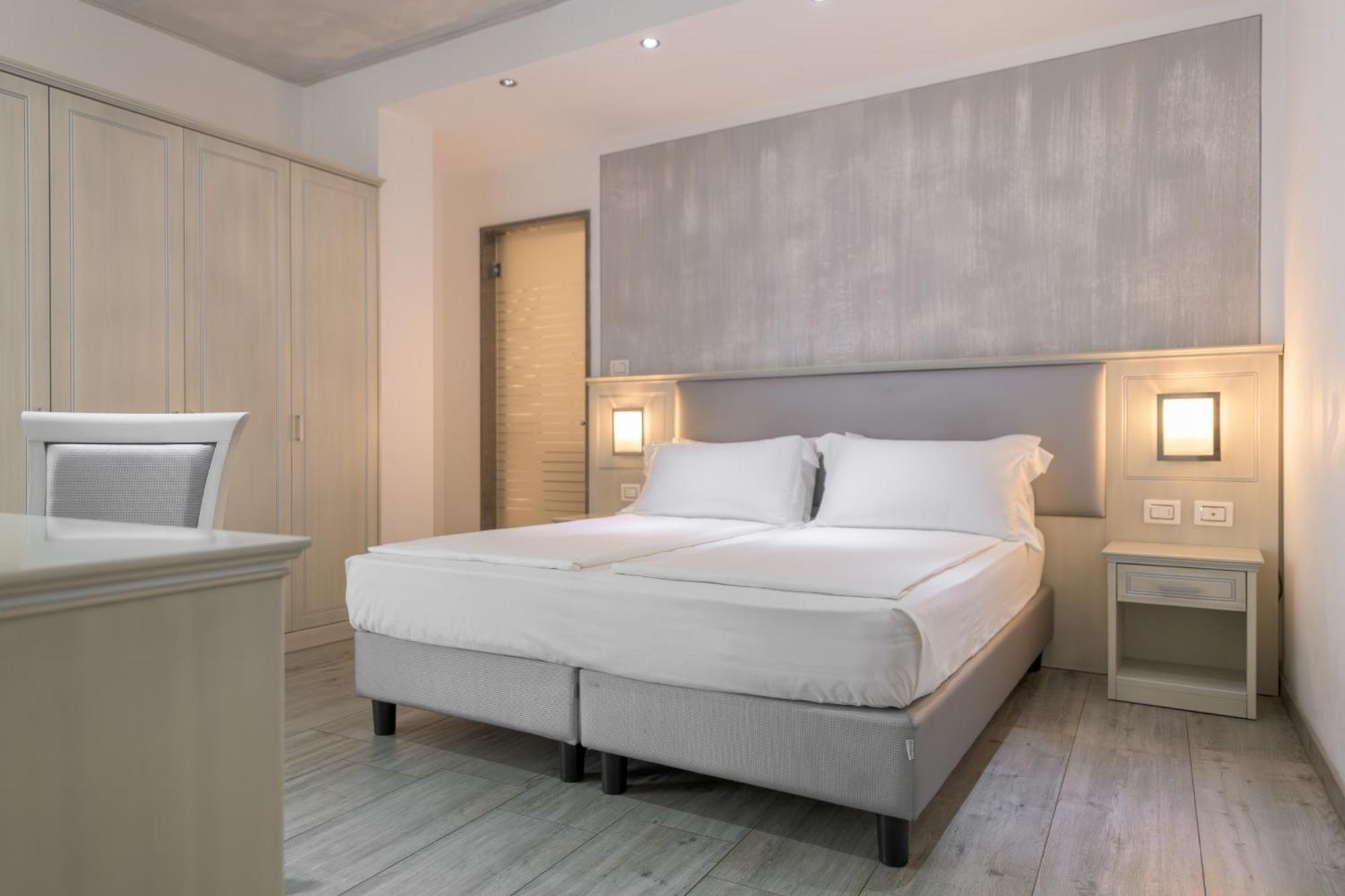 Garda Suite Hotel (Adults Only) Лімоне-суль-Гарда Номер фото