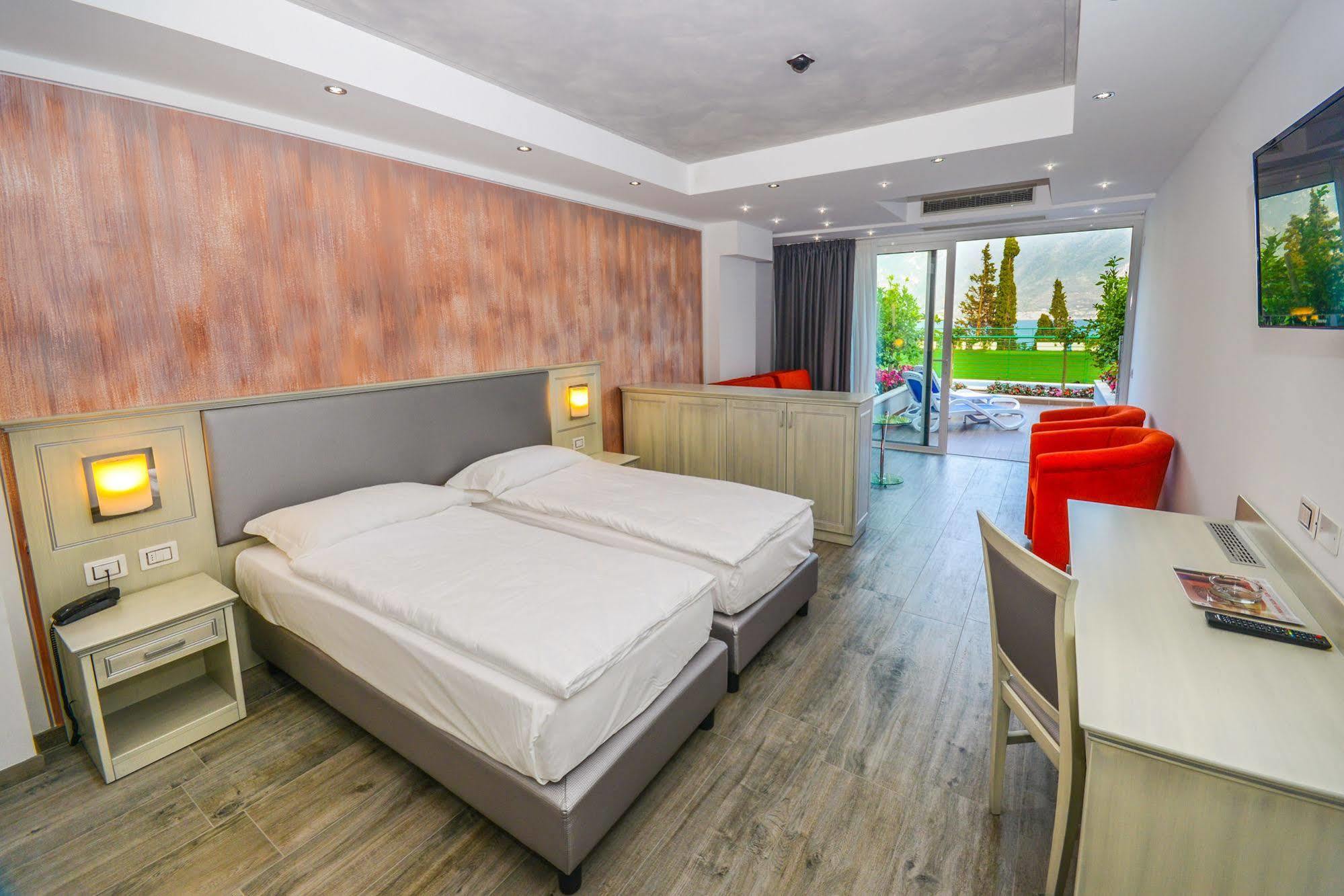 Garda Suite Hotel (Adults Only) Лімоне-суль-Гарда Екстер'єр фото