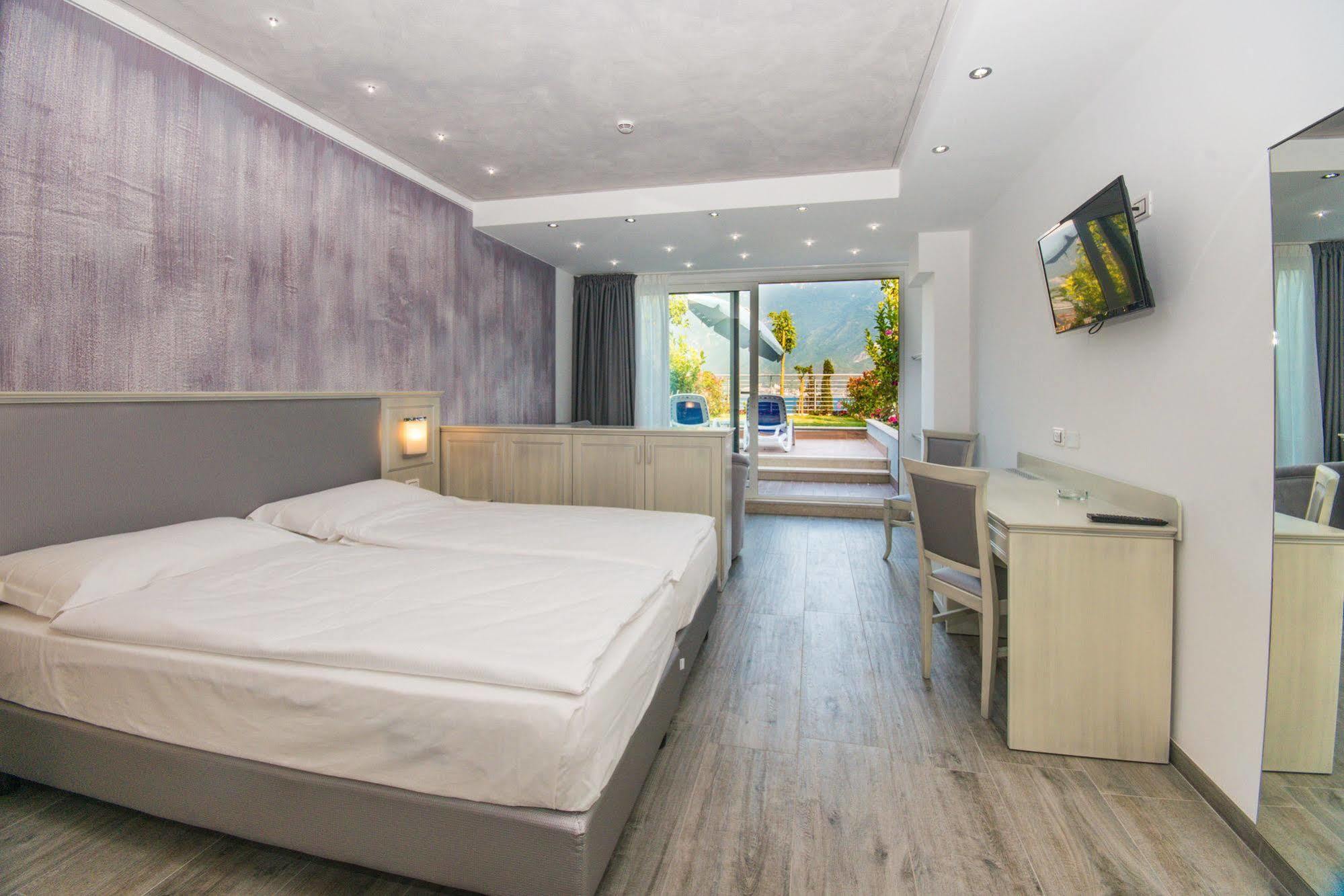 Garda Suite Hotel (Adults Only) Лімоне-суль-Гарда Екстер'єр фото